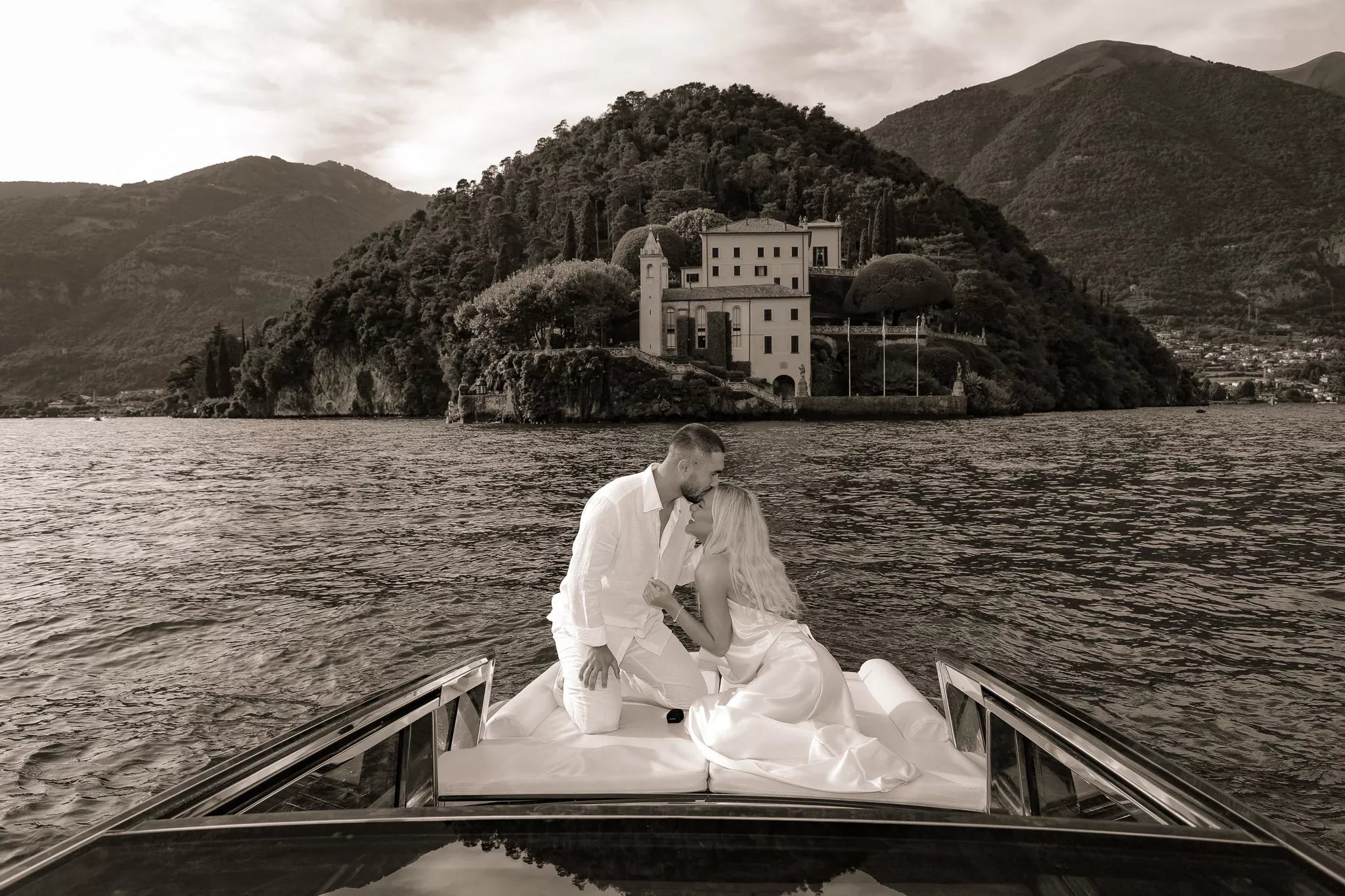 Lake Como engagement photography session with a stylish couple and Italian architecture