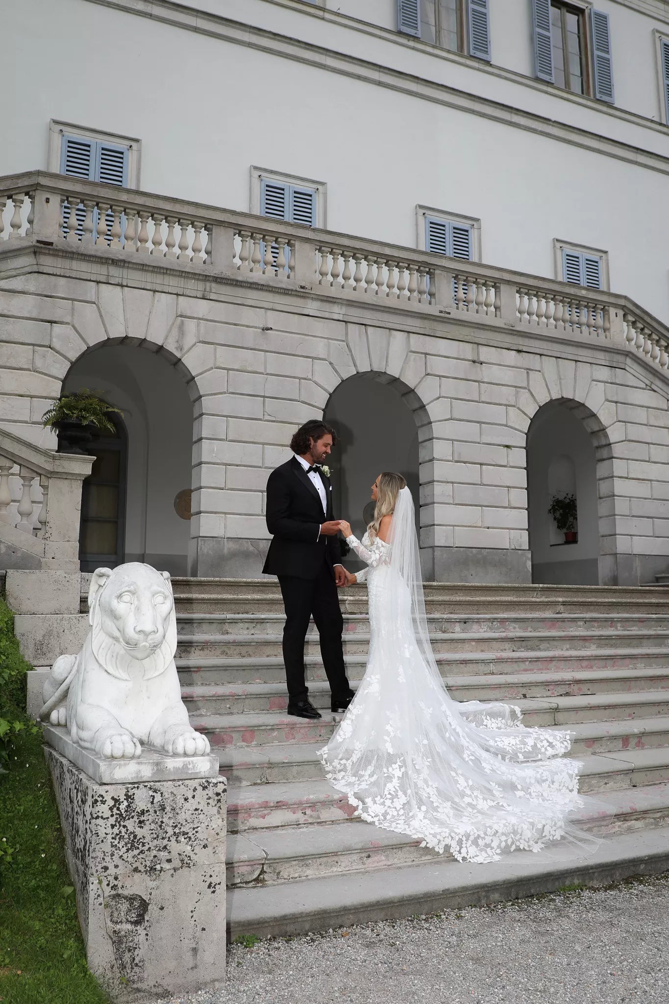 Lake Como wedding photography of bride and groom on the elegant Villa Melzi staircase in Bellagio